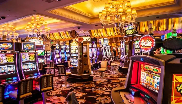 What security measures are taken by online casinos to protect their customers’ personal information?